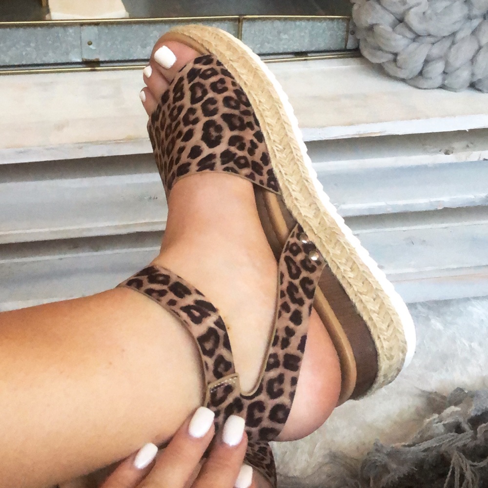 Soda leopard sandal size 11